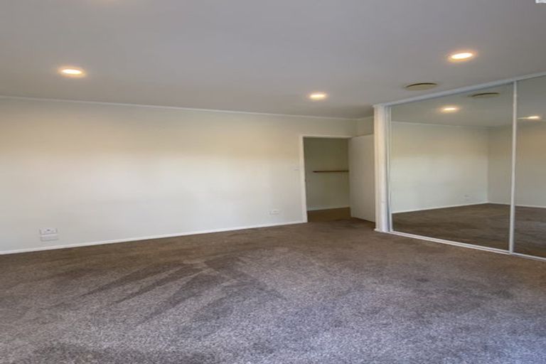 Photo of property in 27 Aplin Place, Birkdale, Auckland, 0626