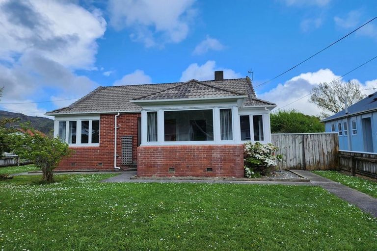 Photo of property in 151 Waddington Drive, Naenae, Lower Hutt, 5011