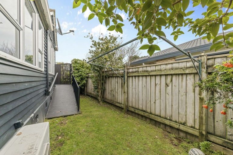 Photo of property in 17 Exeter Street, Brooklands, New Plymouth, 4310