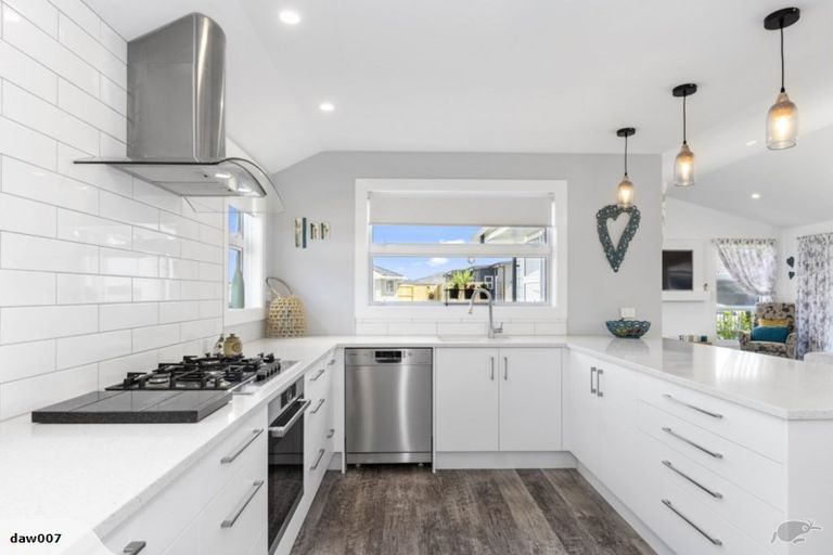 Photo of property in 1 Wahaika Way, Papamoa Beach, Papamoa, 3118