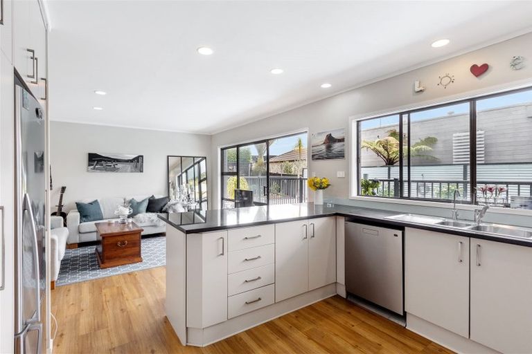 Photo of property in 14 Indus Place, Half Moon Bay, Auckland, 2012