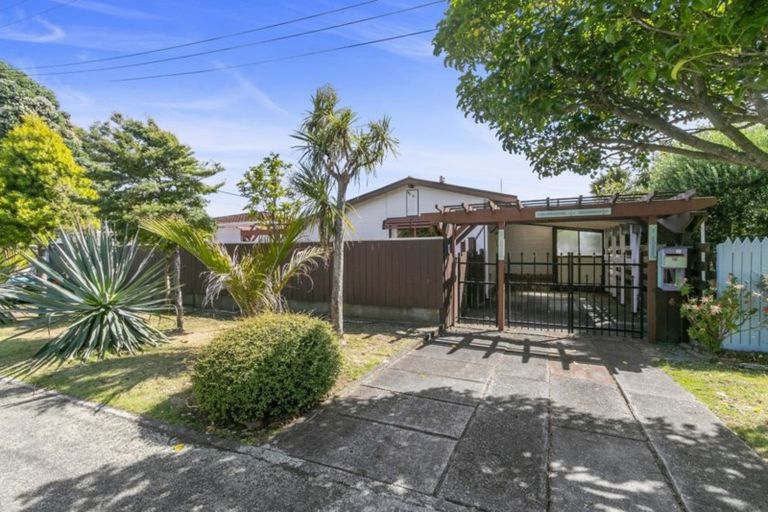 Photo of property in 16-18 Konini Street, Eastbourne, Lower Hutt, 5013
