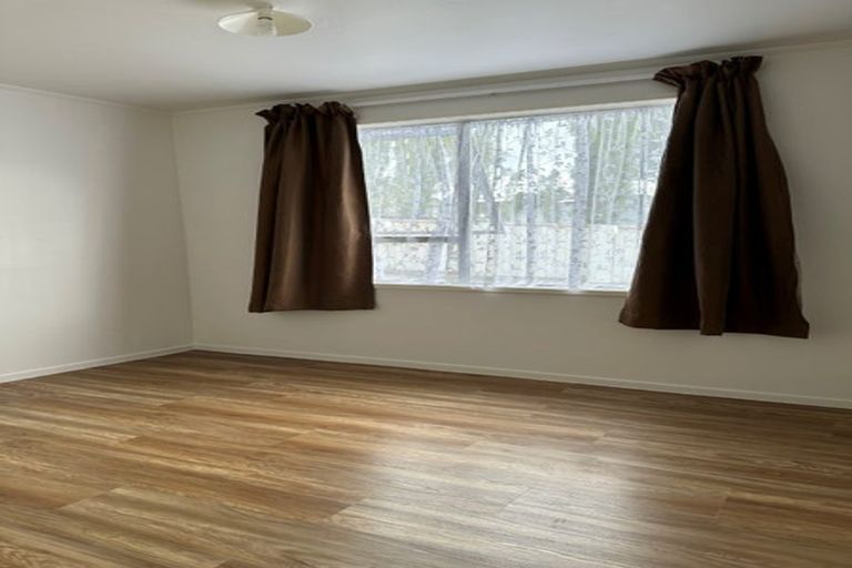 Photo of property in 10 Camphora Place, Ranui, Auckland, 0612