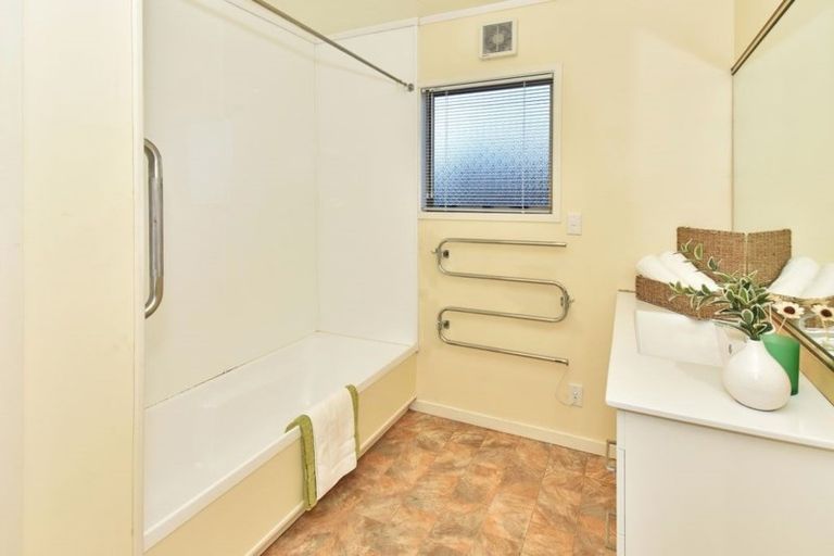 Photo of property in 446a Great South Road, Opaheke, Papakura, 2113