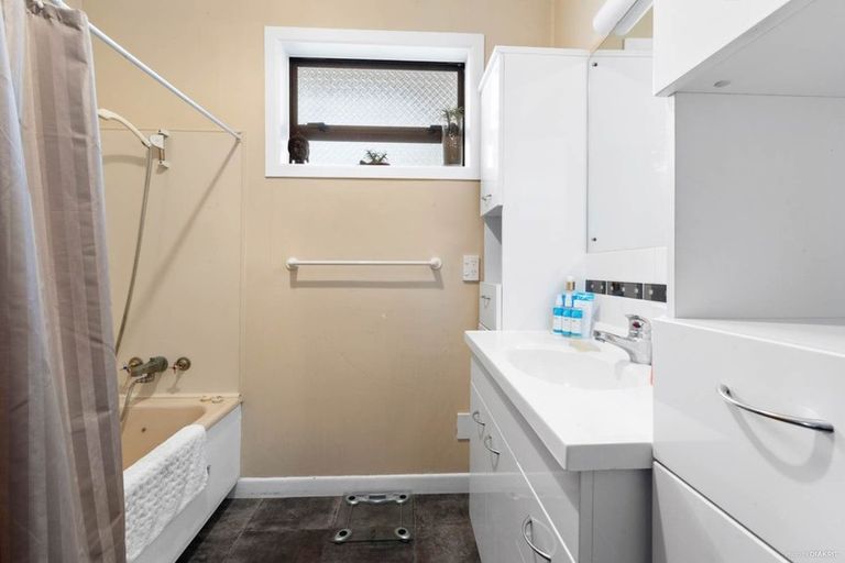 Photo of property in 37 Laurie Avenue, Papakura, 2110