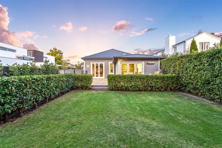 Photo of property in 7 Poynder Avenue, Merivale, Christchurch, 8014