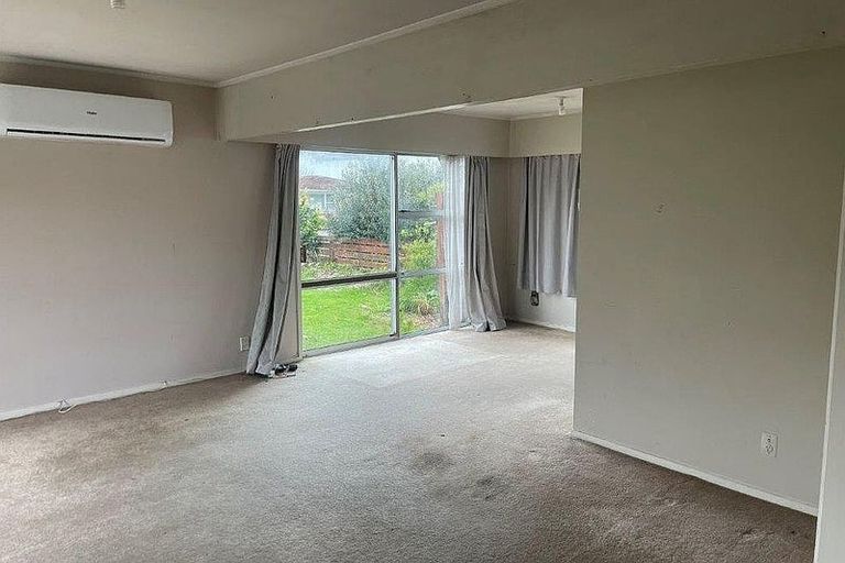 Photo of property in 1/55 Ellice Road, Totara Vale, Auckland, 0629