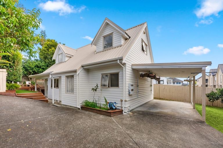 Photo of property in 8a Aplin Place, Birkdale, Auckland, 0626