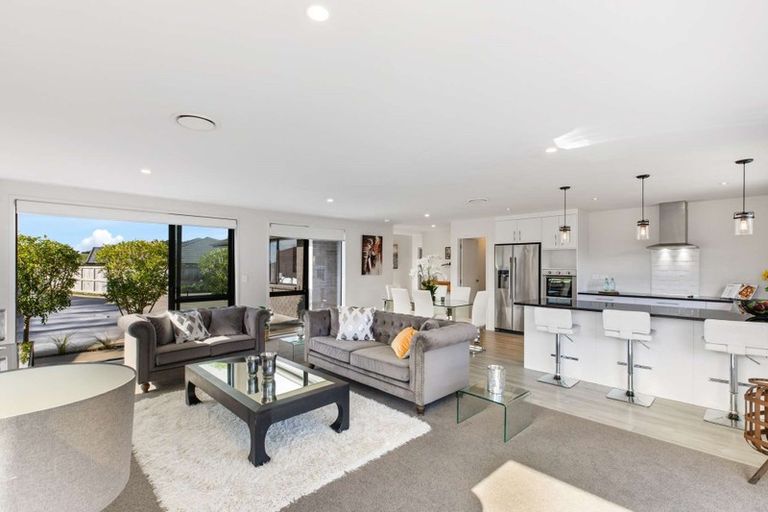 Photo of property in 7 Brian Cowley Place, Tuakau, 2121