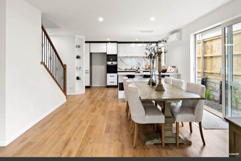 Photo of property in 513d West Coast Road, Glen Eden, Auckland, 0602