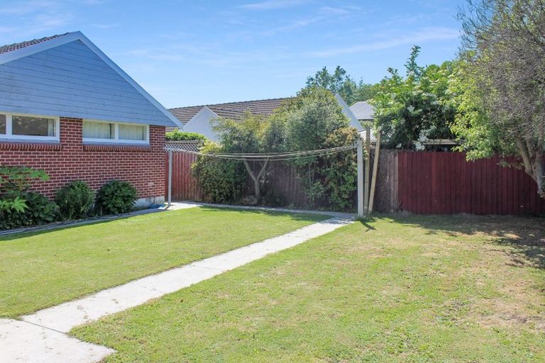Photo of property in 22 Grahams Road, Ilam, Christchurch, 8041