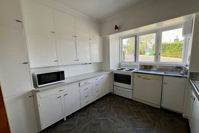 Photo of property in 1/15 Birkley Road, Bayswater, Auckland, 0622