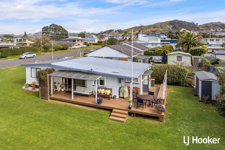 Photo of property in 10 Leo Street, Waihi Beach, 3611