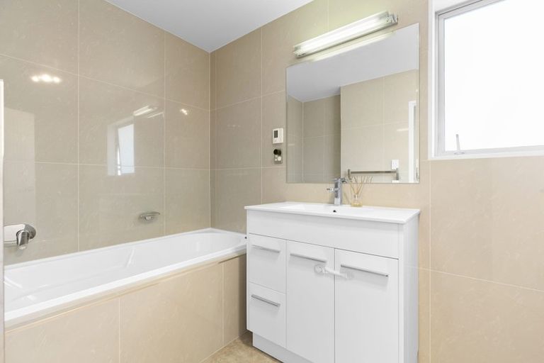 Photo of property in 21b Stamford Crescent, Flat Bush, Auckland, 2019