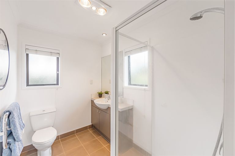 Photo of property in 9 Kingtide Place, Red Beach, 0932