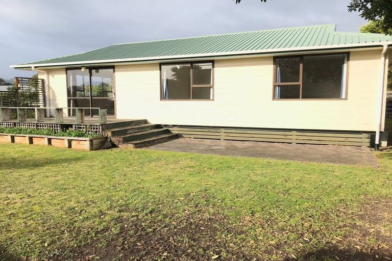 Photo of property in 18 Adrian Grove, Waikanae Beach, Waikanae, 5036