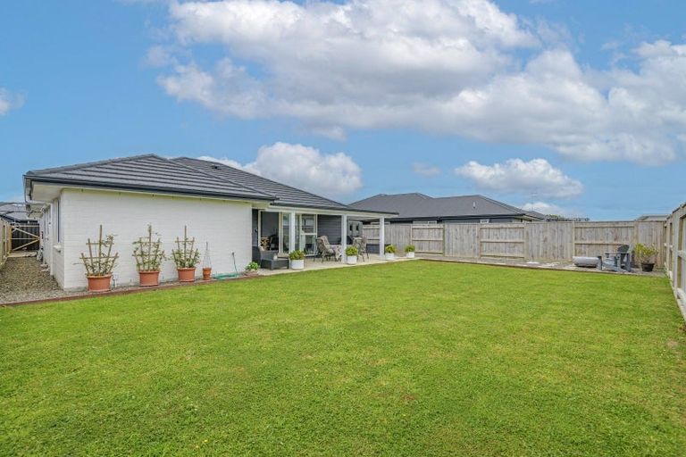 Photo of property in 96 Johnstone Drive, Fitzherbert, Palmerston North, 4410