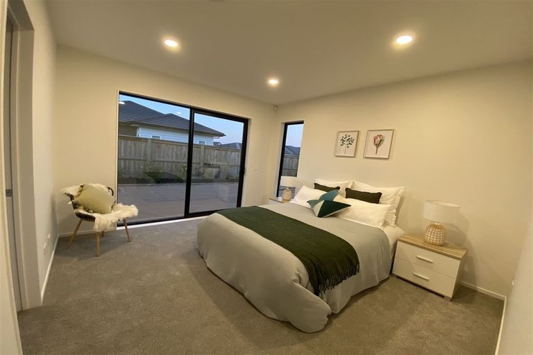 Photo of property in 15 Papa Orchard Drive, Kumeu, 0810