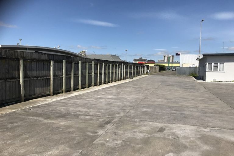 Photo of property in 229 Featherston Street, Palmerston North, 4410