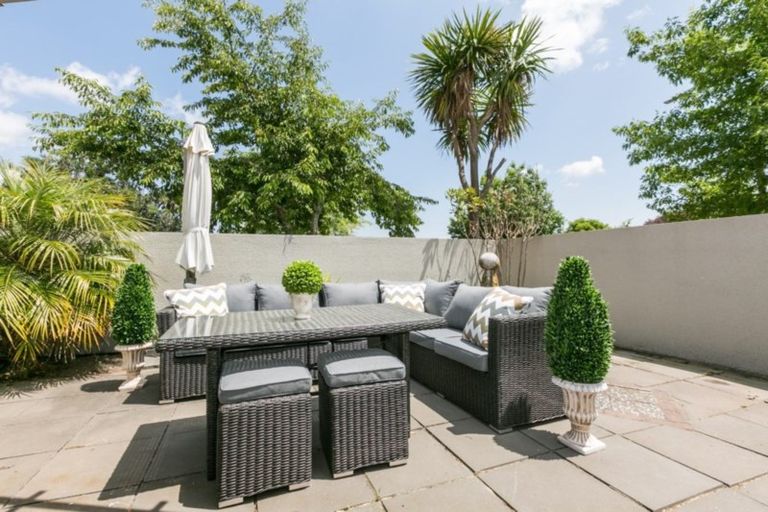 Photo of property in 47 Hikanui Drive, Havelock North, 4130