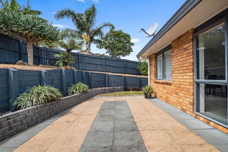 Photo of property in 11 Saralee Drive, Manurewa, Auckland, 2105