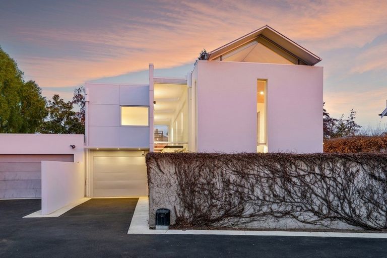 Photo of property in 100 Glandovey Road, Fendalton, Christchurch, 8052