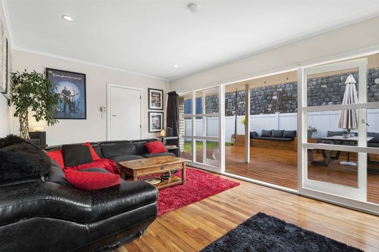 Photo of property in 1/982 East Coast Road, Northcross, Auckland, 0632