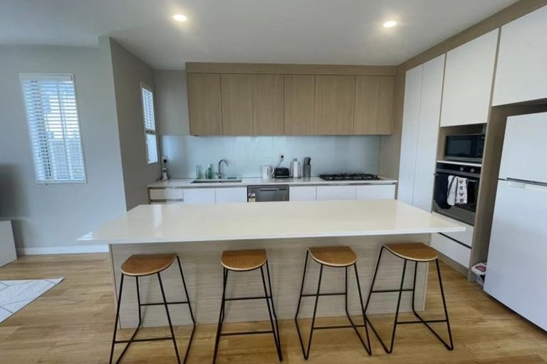 Photo of property in 5 Toanui Road, Hobsonville, Auckland, 0616