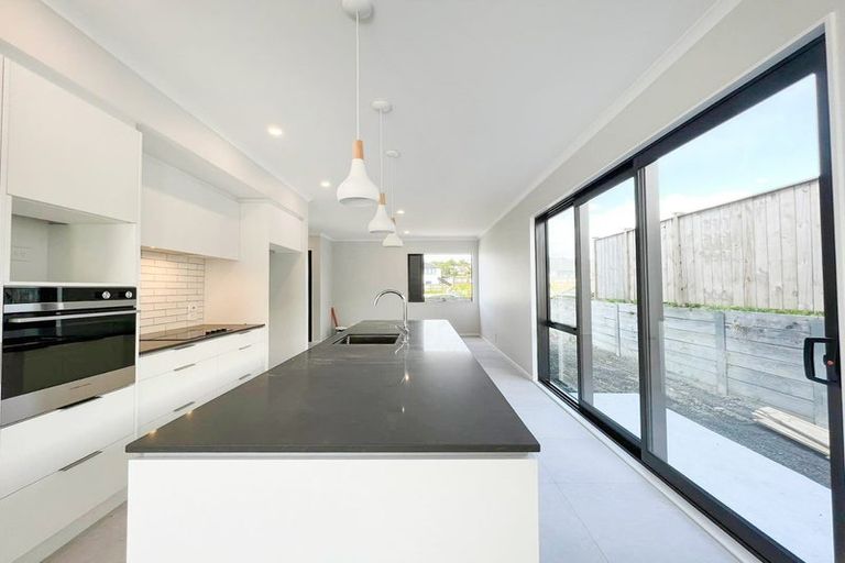 Photo of property in 48 Cambie Avenue, Red Beach, 0932