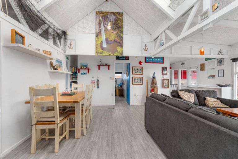 Photo of property in 2a Andresen Street, Foxton Beach, Foxton, 4815