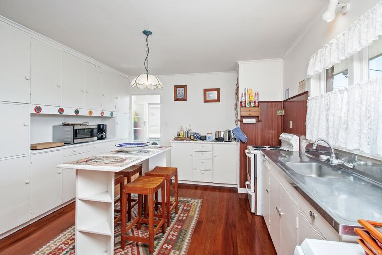 Photo of property in 15 Pacific Street, Waiuku, 2123