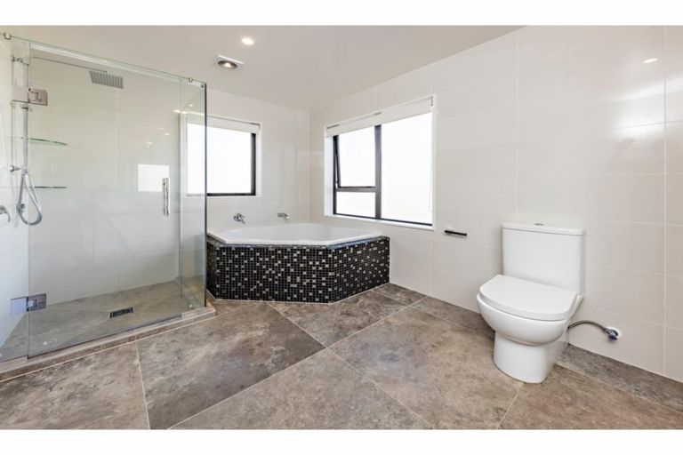 Photo of property in 40 Dawood Place, The Gardens, Auckland, 2105