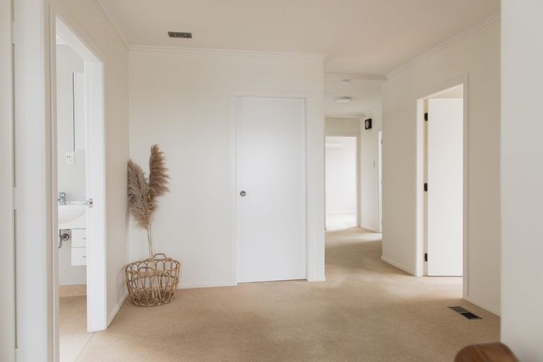 Photo of property in 3 Parera Grove, Heretaunga, Upper Hutt, 5018