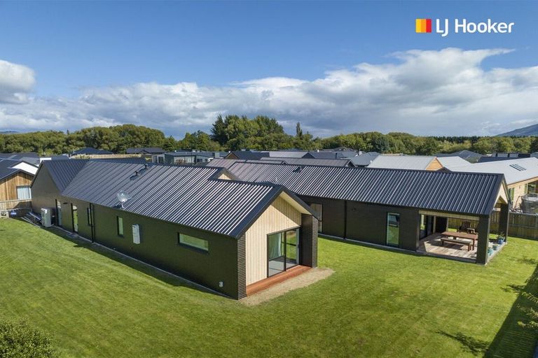 Photo of property in 18 Three Kings Court, Outram, 9019