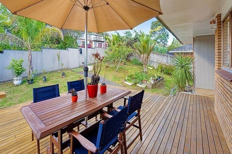 Photo of property in 52 Chelsea View Drive, Chatswood, Auckland, 0626