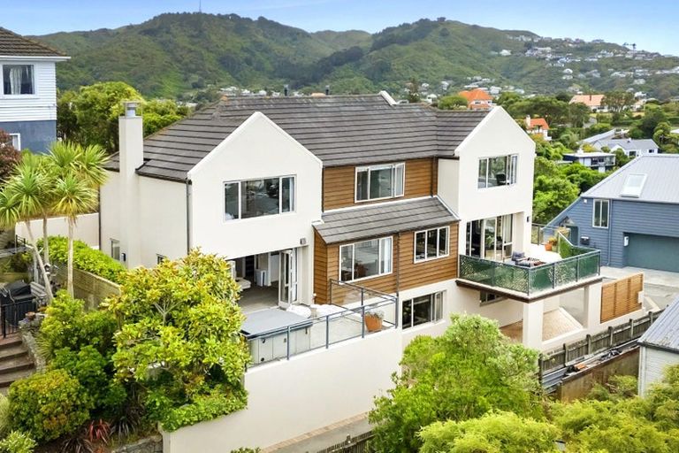 Photo of property in 96b Nicholson Road, Khandallah, Wellington, 6035