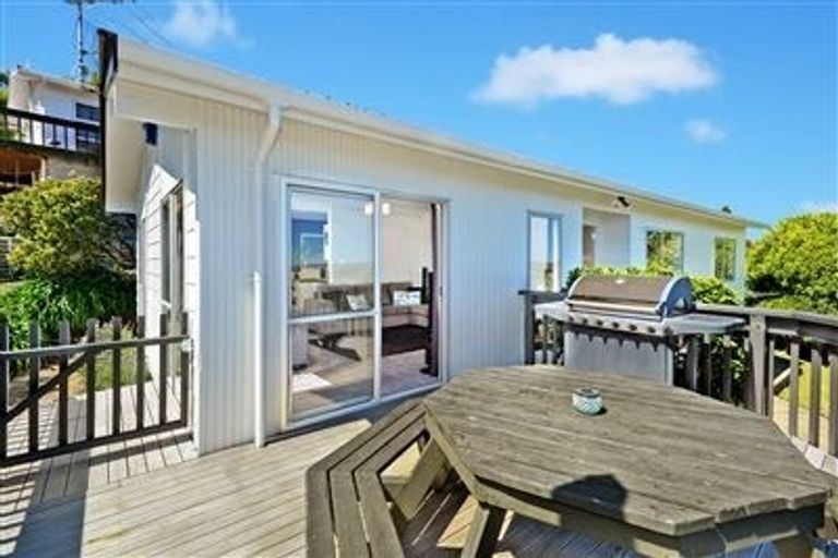 Photo of property in 1/14 Gillan Place, Bayview, Auckland, 0629