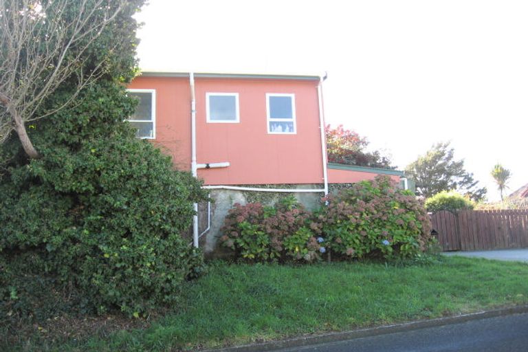 Photo of property in 11 Tiromoana Road, Raumati South, Paraparaumu, 5032