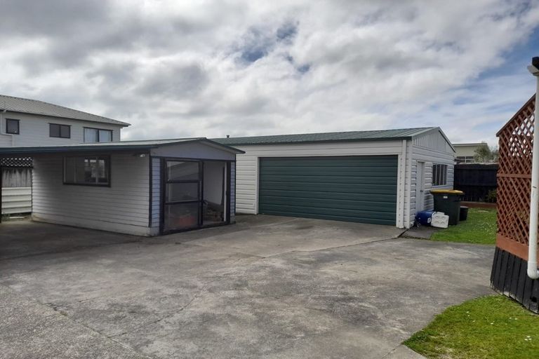 Photo of property in 2 Channel View Road, Clarks Beach, Pukekohe, 2679