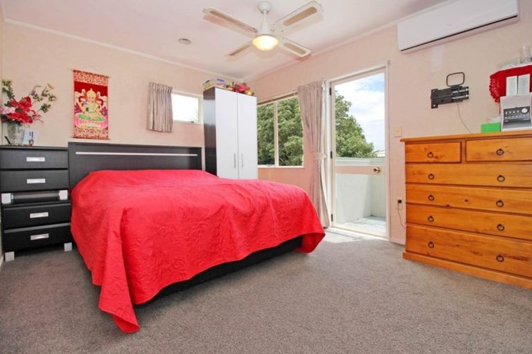 Photo of property in 2/5 Juvena Place, Clover Park, Auckland, 2019