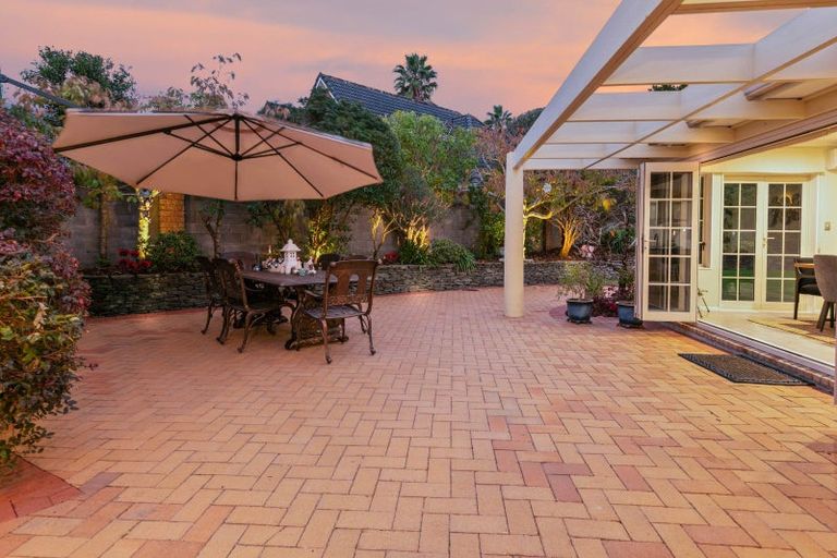 Photo of property in 12 San Jose Rise, Shamrock Park, Auckland, 2016