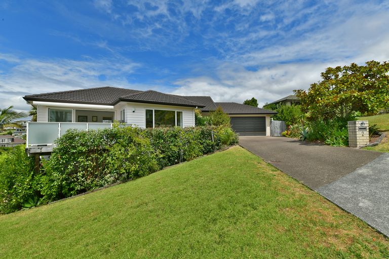 Photo of property in 33 Savoy Road, Orewa, 0931