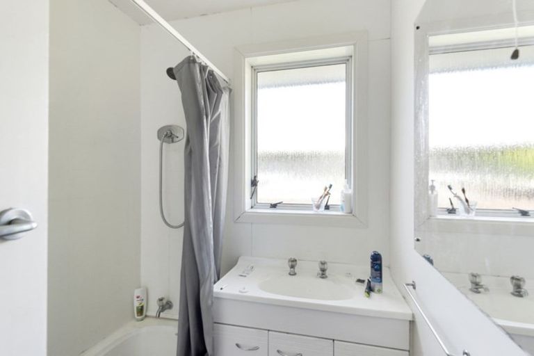 Photo of property in 8 Westmont Street, Ilam, Christchurch, 8041