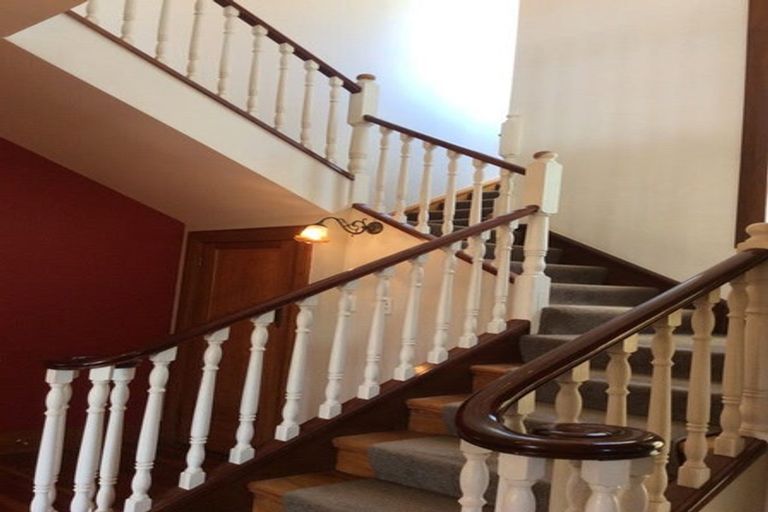 Photo of property in 80 Beechdale Crescent, Pakuranga Heights, Auckland, 2010