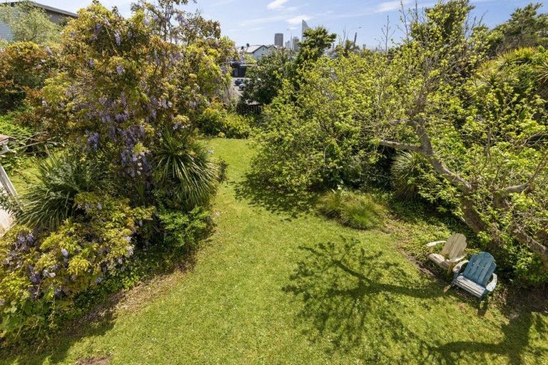 Photo of property in 1 Bayview Road, Hauraki, Auckland, 0622