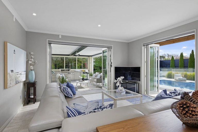 Photo of property in 90 Memorial Avenue, Ilam, Christchurch, 8053