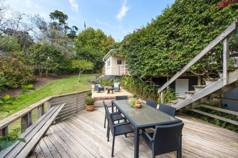 Photo of property in 21 Island Bay Road, Beach Haven, Auckland, 0626