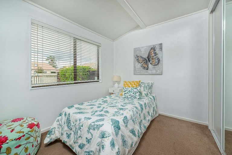 Photo of property in 10/58 Manuroa Road, Takanini, 2112