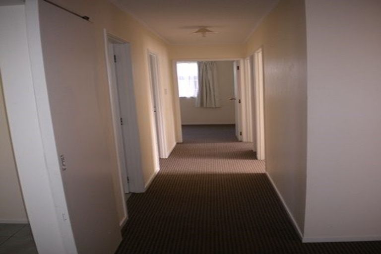 Photo of property in 100 Kemp Road, Massey, Auckland, 0614