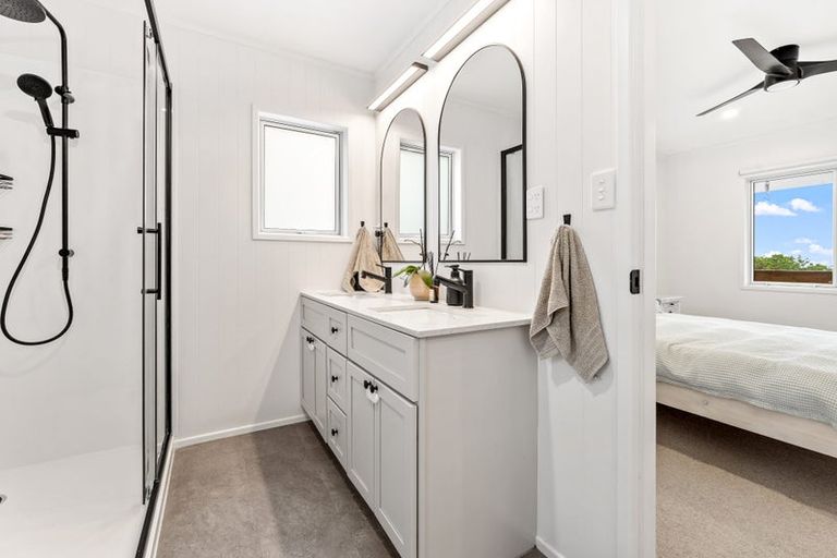 Photo of property in 6a D'oyly Drive, Stanmore Bay, Whangaparaoa, 0932